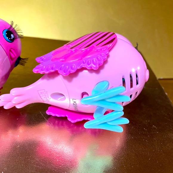 LITTLE LIVE PETS LIL’ BIRD PRINCESS POLLY & TIARA TWEETS THEY TWEET & MOVE HEADS - Picture 10 of 11